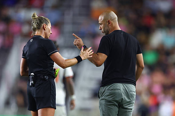 انتقاد ماسکرانو از جریمه مسی؛ هر روز یک حرف می‌زنند