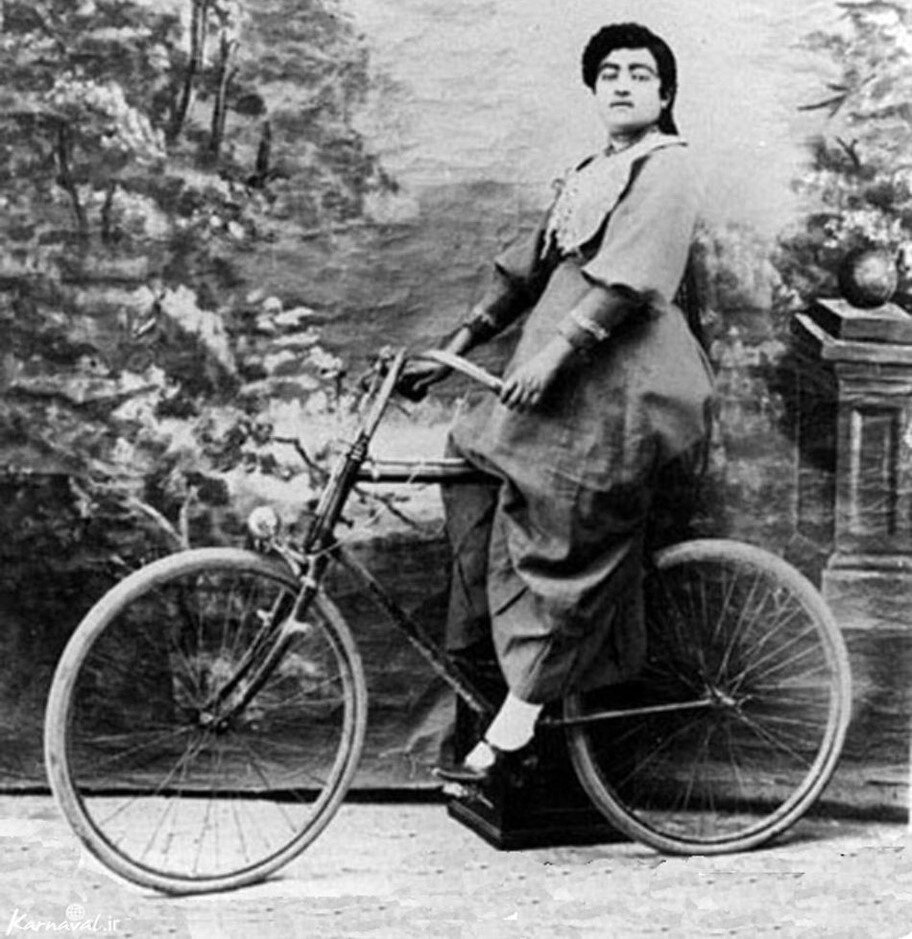 عکس دوچرخهسواری دختر سرکش ناصرالدینشاه