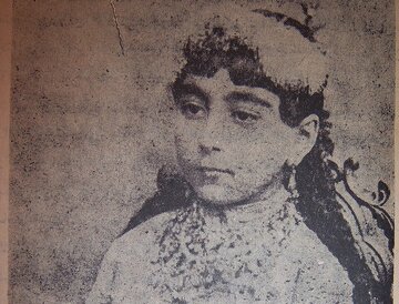 عکس دوچرخهسواری دختر سرکش ناصرالدینشاه